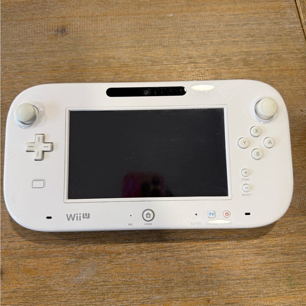 Nintendo Wii U Console Bundle - White and Gray - Picture 2 of 12